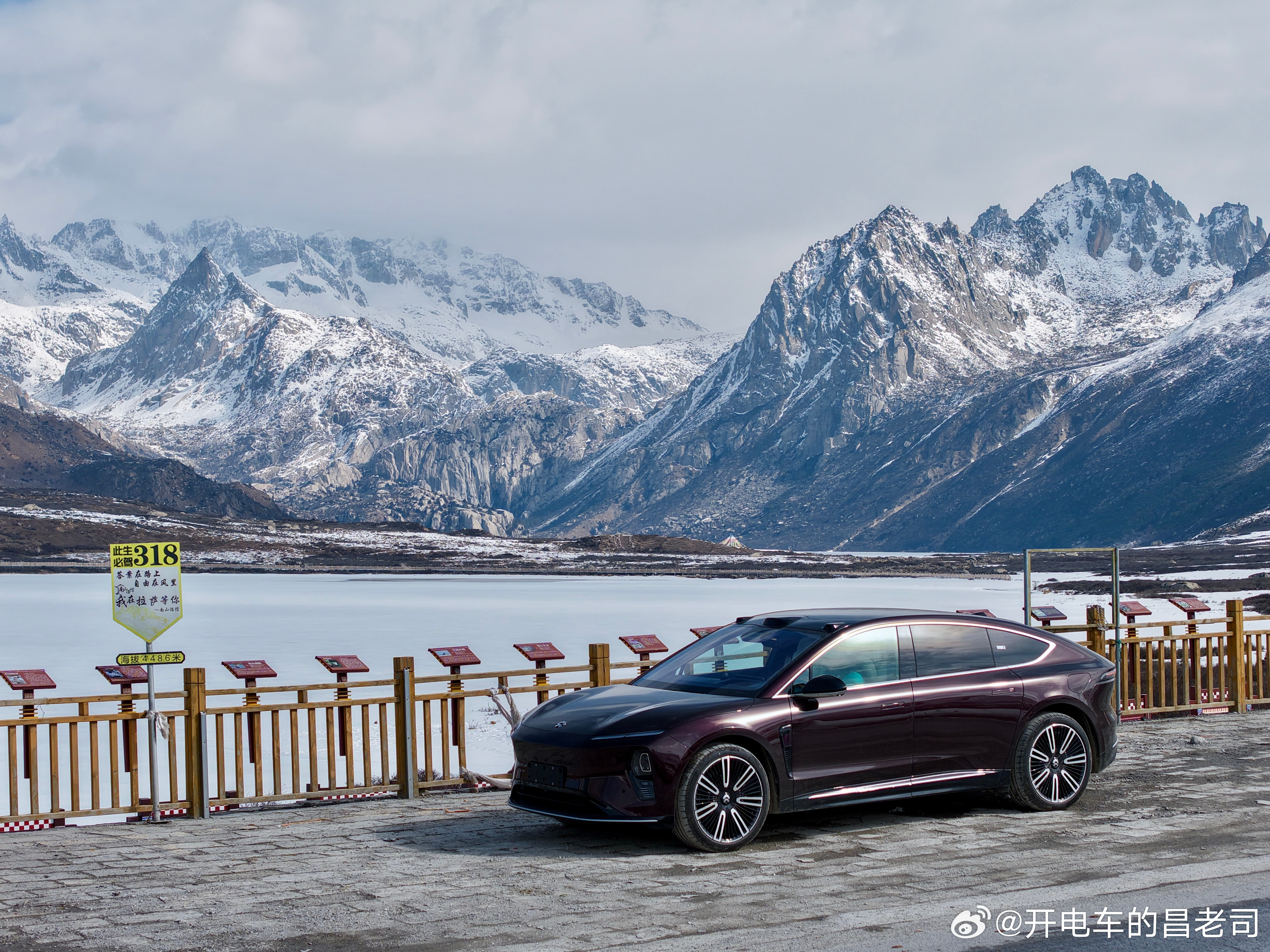 全新ES8的星云红真有，就是这样的吧之前在EC7上有过，路上看到真的十分高级ET