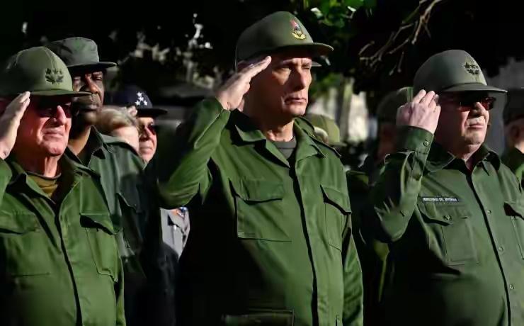 吃了几天大米饭才知道吃饱了是真不饿呀。饥一顿饱一顿的滋味真是不好受啊，怎么才能长