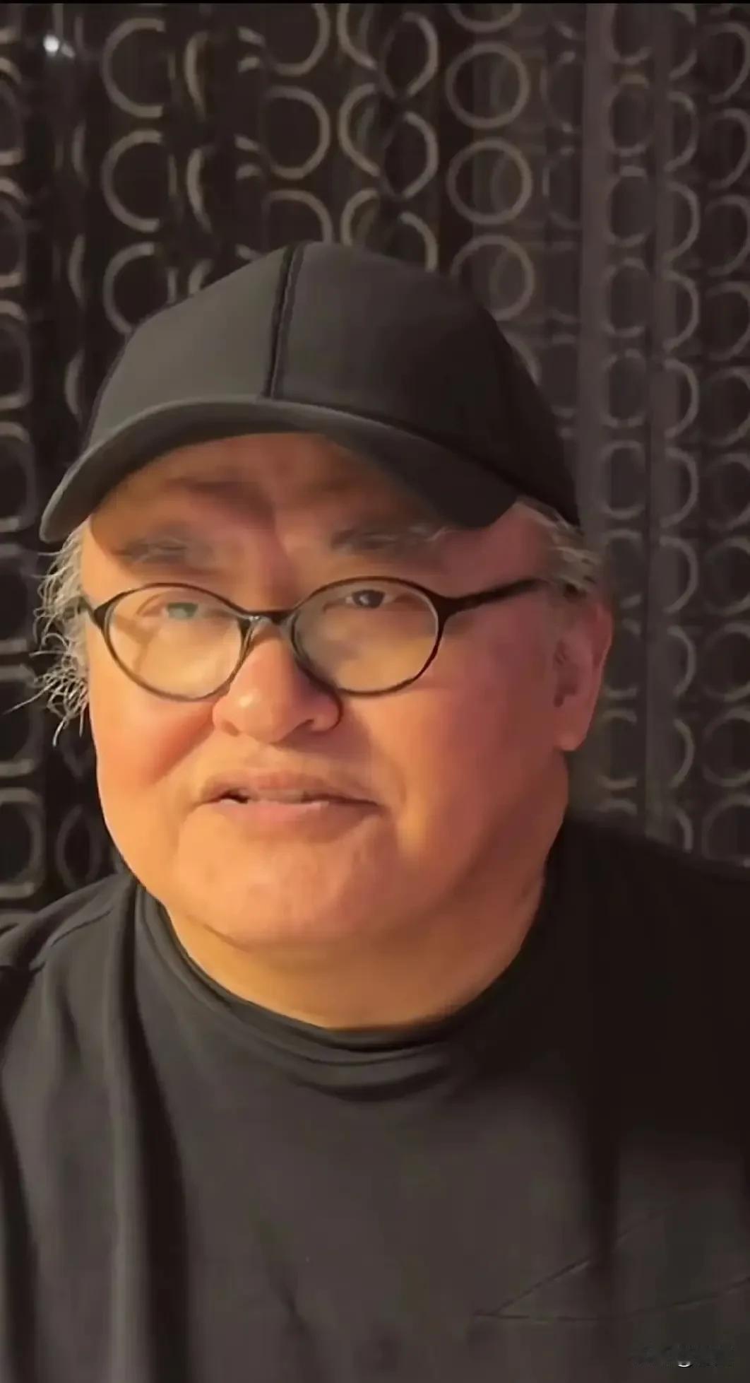 国庆即将来临，老艺术家却相继离世，先是游本昌后又是刘欢，80后一代人热爱的老师们