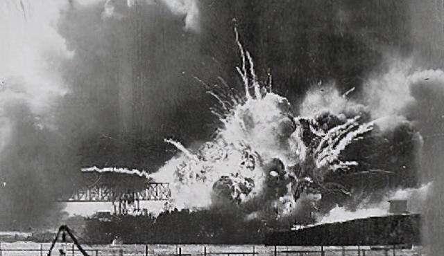 1978年，一名中国海军官兵偷偷打开军舰武器库大门，一把火点燃了武器炸药，导致舰