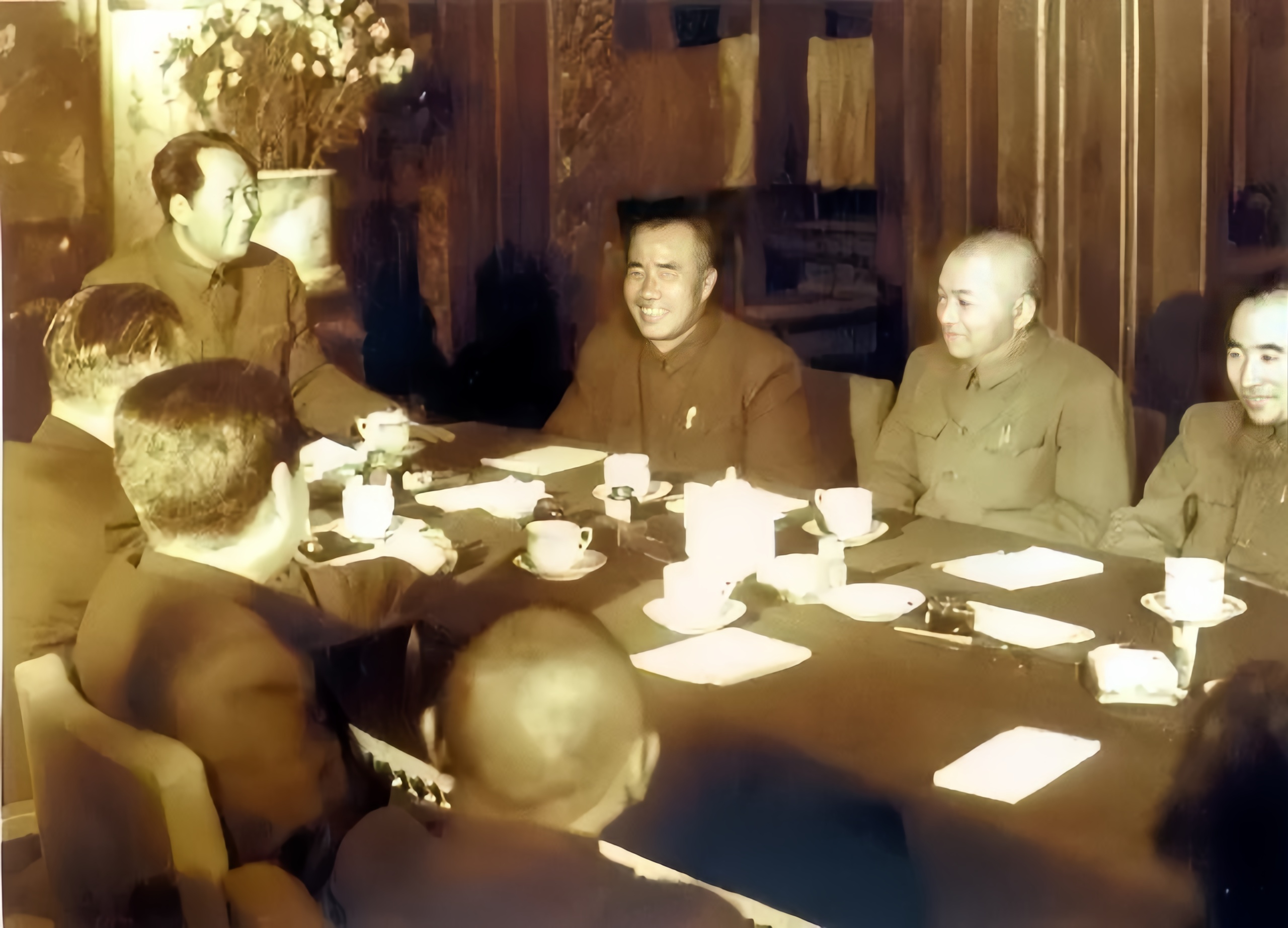 1952年彭德怀回国，主持军委的日常工作，一直到1959年。在此期间，林彪有意淡