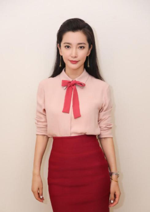 次，李冰冰问陈坤："我这所有接吻、拥抱、洗澡的戏，都和你拍了，我这辈子你就看着办