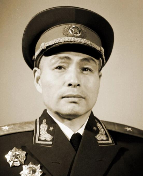 1965年，毛主席在听取卫生部长钱信忠的汇报时，突然道：“停！停！停！你听听你都