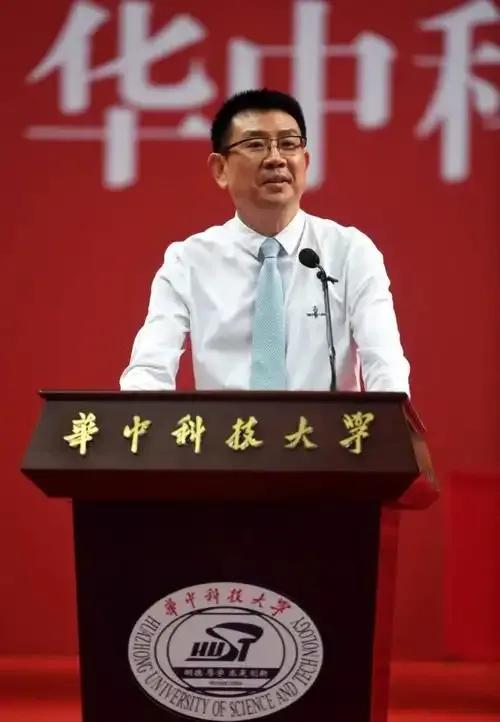 湖北首富、最帅华科男黄立为华科捐建查谦、朱九思两位新中国高等教育事业开拓者雕像！