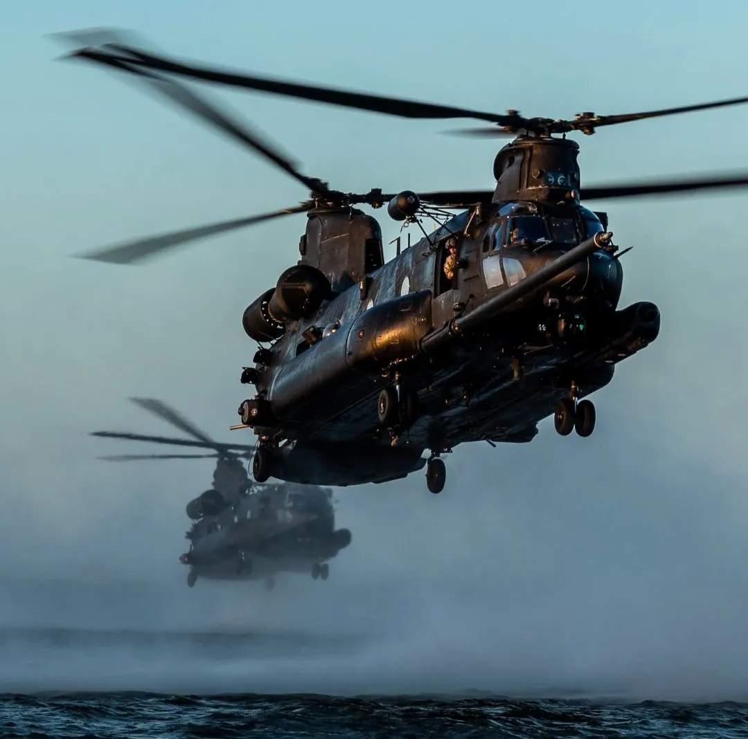 CH-47“支奴干”重型运输直升机。军方直升机这一款是特种作战支援机，外形看
