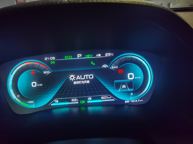 一箱油真的可以跑1100km加满油满电，连续开了13小时，几乎全程高速110-