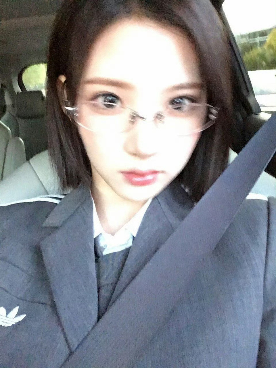 以前get不到美女为什么都喜欢拍过曝照片现在知道了纯纯是因为五官过于优越….