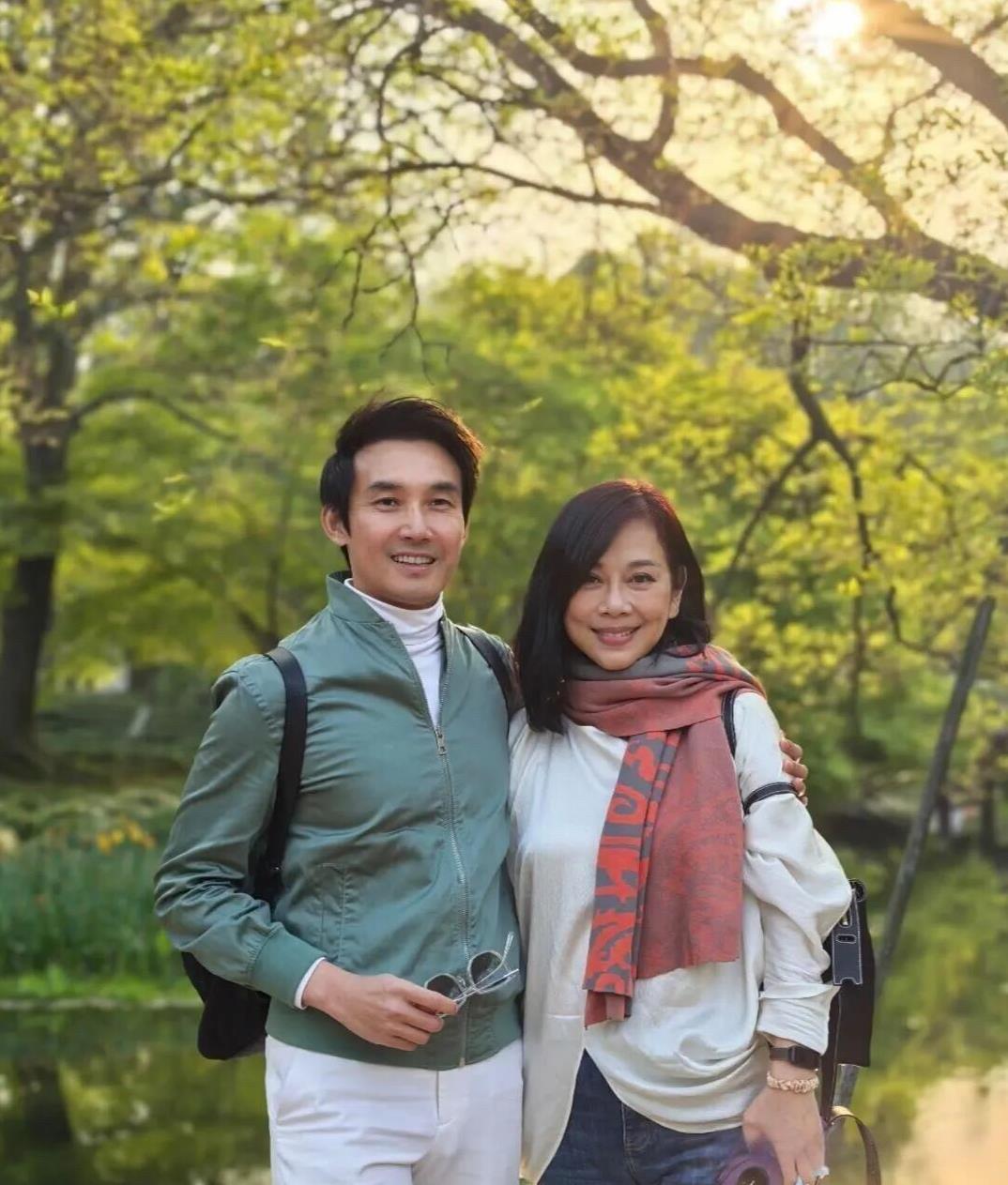 这应该是最不会离婚的明星夫妻了，虽然年龄差距大，但结婚这么多年从未有过绯闻。两个