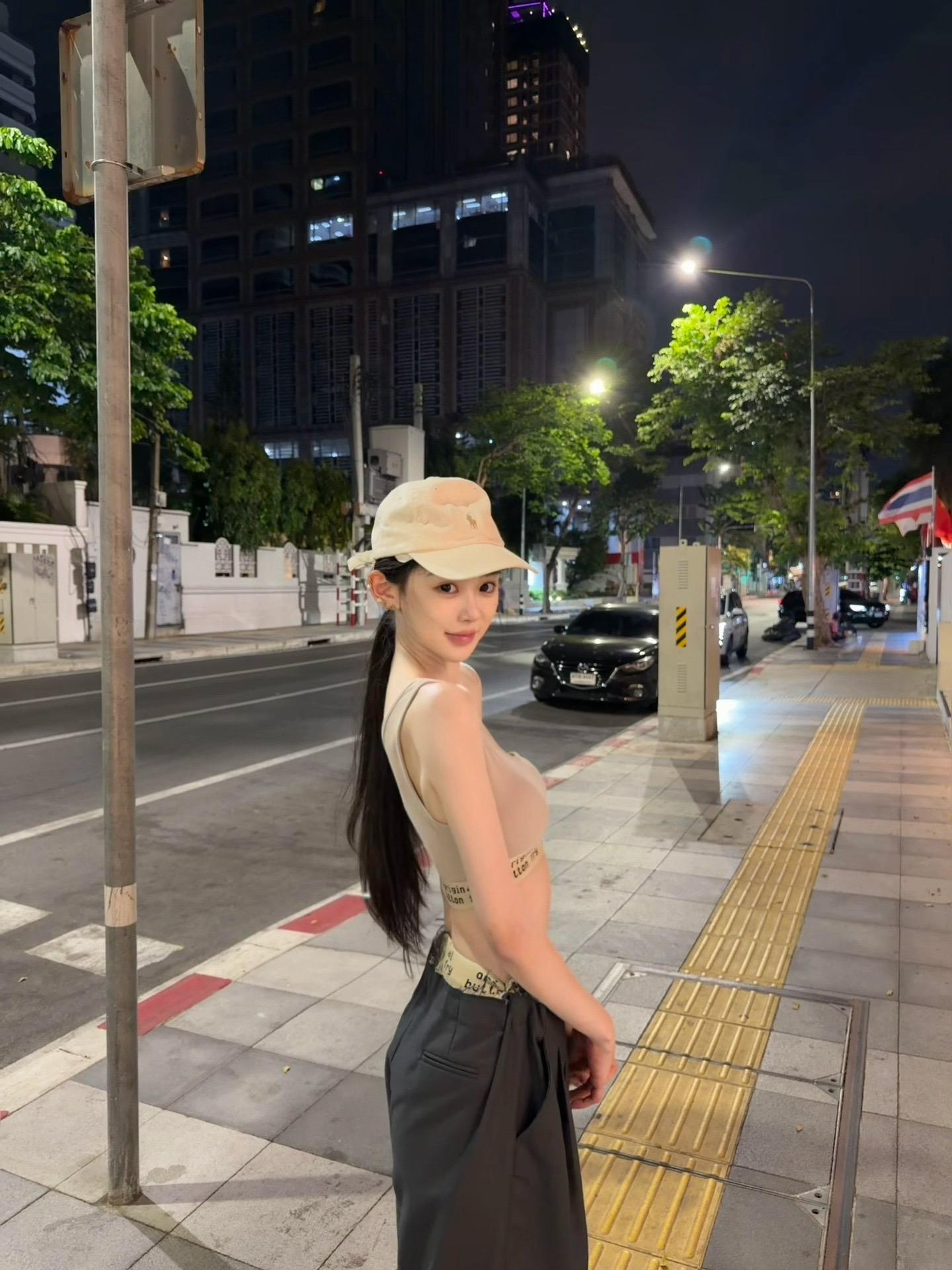 迷人的笑脸吸引视线