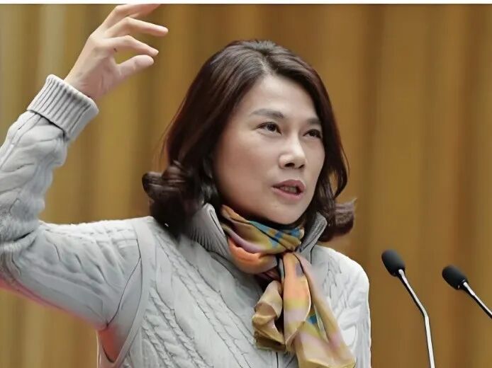 董明珠: 为特斯拉提供数控机床服务, 让我感到骄傲与自豪