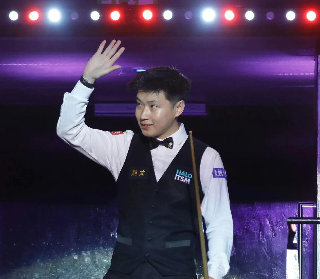 黑球决胜负，赵心童拒绝韦克林逆转翻盘，62-52一球绝杀韦克林，大比分1-0先声