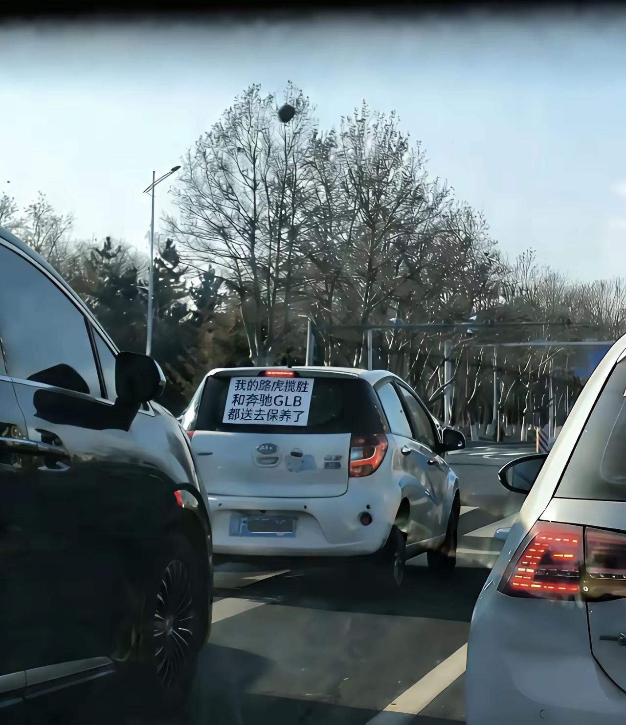 有必要这样吗？生怕别人不知道，小瞧了自己[捂脸哭]