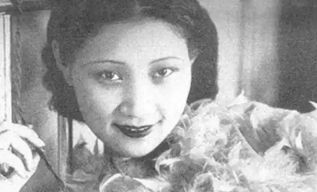1941年的一个晚上，周志英与戴笠在床上你侬我侬时，再一次逼问戴笠：“你到底什么