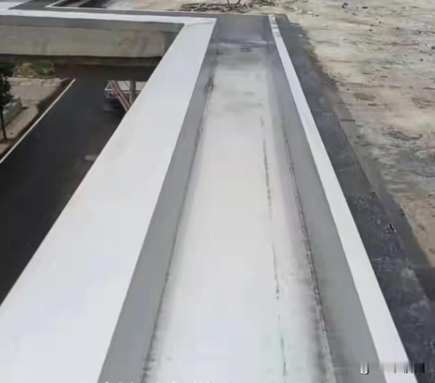 江西一学校书记，从学校楼顶跌落身亡，网友对此提出2大疑问……1、书记为什么