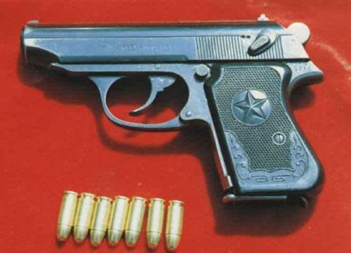 我国警察现在使用什么手枪？现在国内一线民警日常执勤的主力枪型是92式9mm手枪，