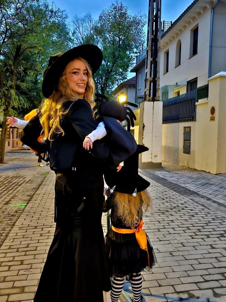 amberheard艾梅伯希尔德罕见更新ins发布贴文，晒出自己抱两娃一拖三过