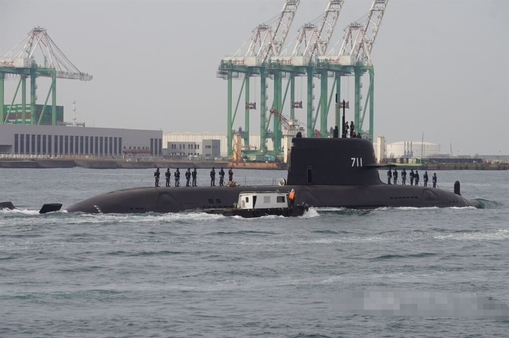 台自制海鲲号潜艇今天（10日）进行第5次潜航测试，台军事专家表示，本周会继续潜航