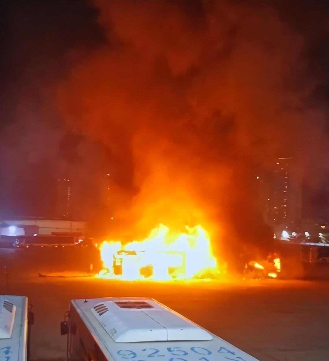 深夜突发重大事故，美国的“后院”起大火了，80名军人遇难南美洲（被戏称为美国