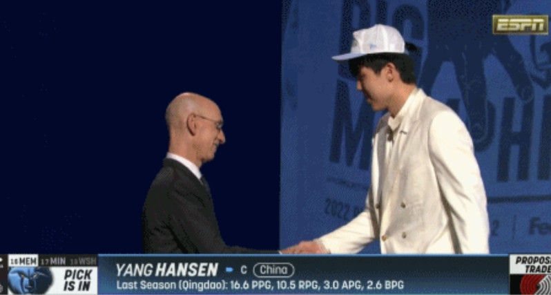全村的希望，更是全村的骄傲！开拓者球迷暴涨10亿，中国球迷高低得整一件开拓者球衣