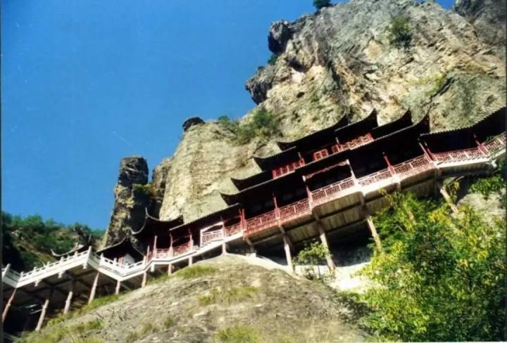 四月大慈岩, 全球免门票