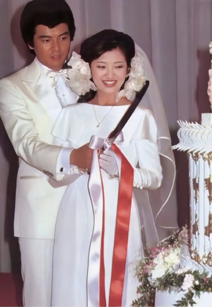 1980年，山口百惠和三浦友和的世纪婚礼！
