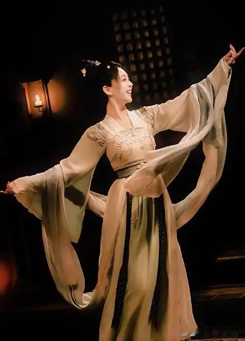 《唐诡3》自播出后就陷入了巨大的争议漩涡，评价褒贬不一。从正面看，它有不少亮