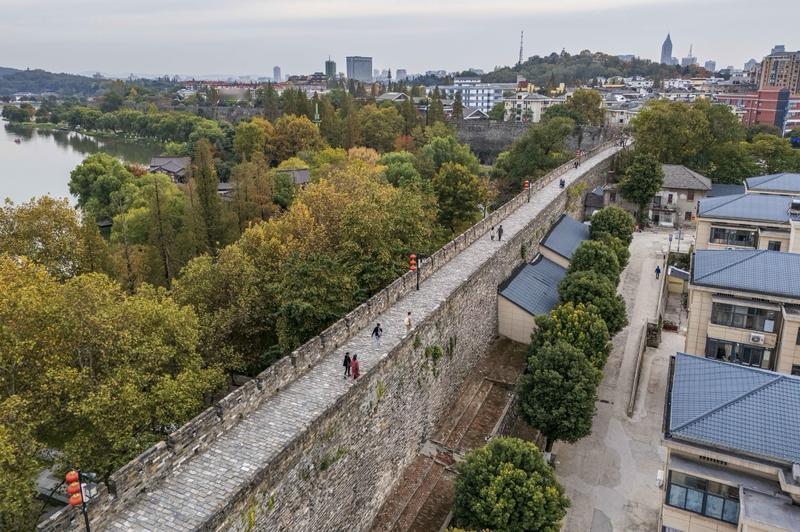 朱标厉害到让朱棣都不敢觊觎太子之位。他是朱元璋和马皇后的嫡长子，正统性无敌，朱棣