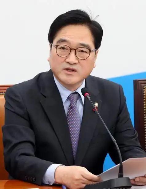就在刚刚，韩国突然宣布了，9·3阅兵出席人选确认了，不是总统李在明，也不是外长赵