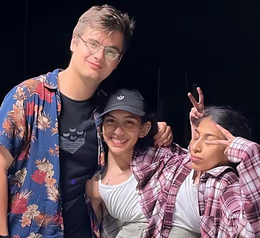 [点赞]墨西哥一对连体双胞胎，共享身体长达22年，姐姐交了男朋友后，碍于生理因