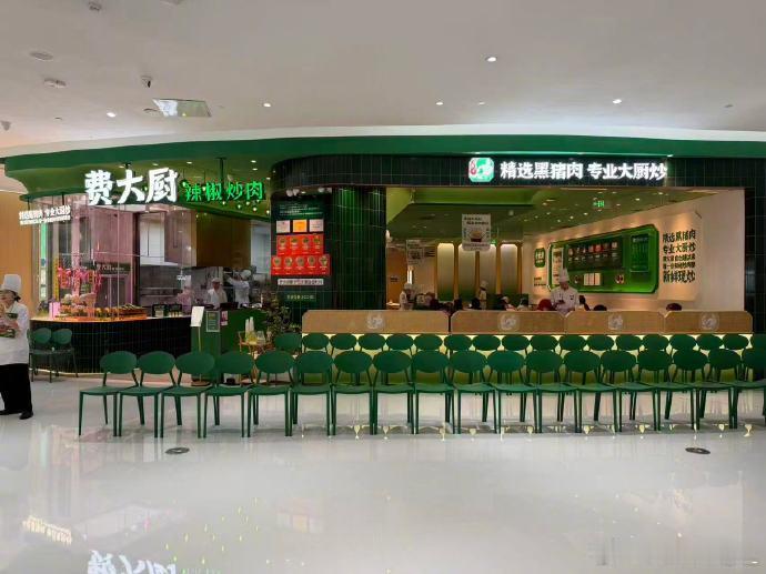 在现在的消费情绪下，40-50块一份的小炒肉，我觉得真的很贵啊...而且是费大厨
