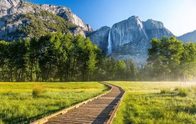 【04.18修身心语】您好！如果一个人对待家人不耐烦，对外人却很和善，不是人