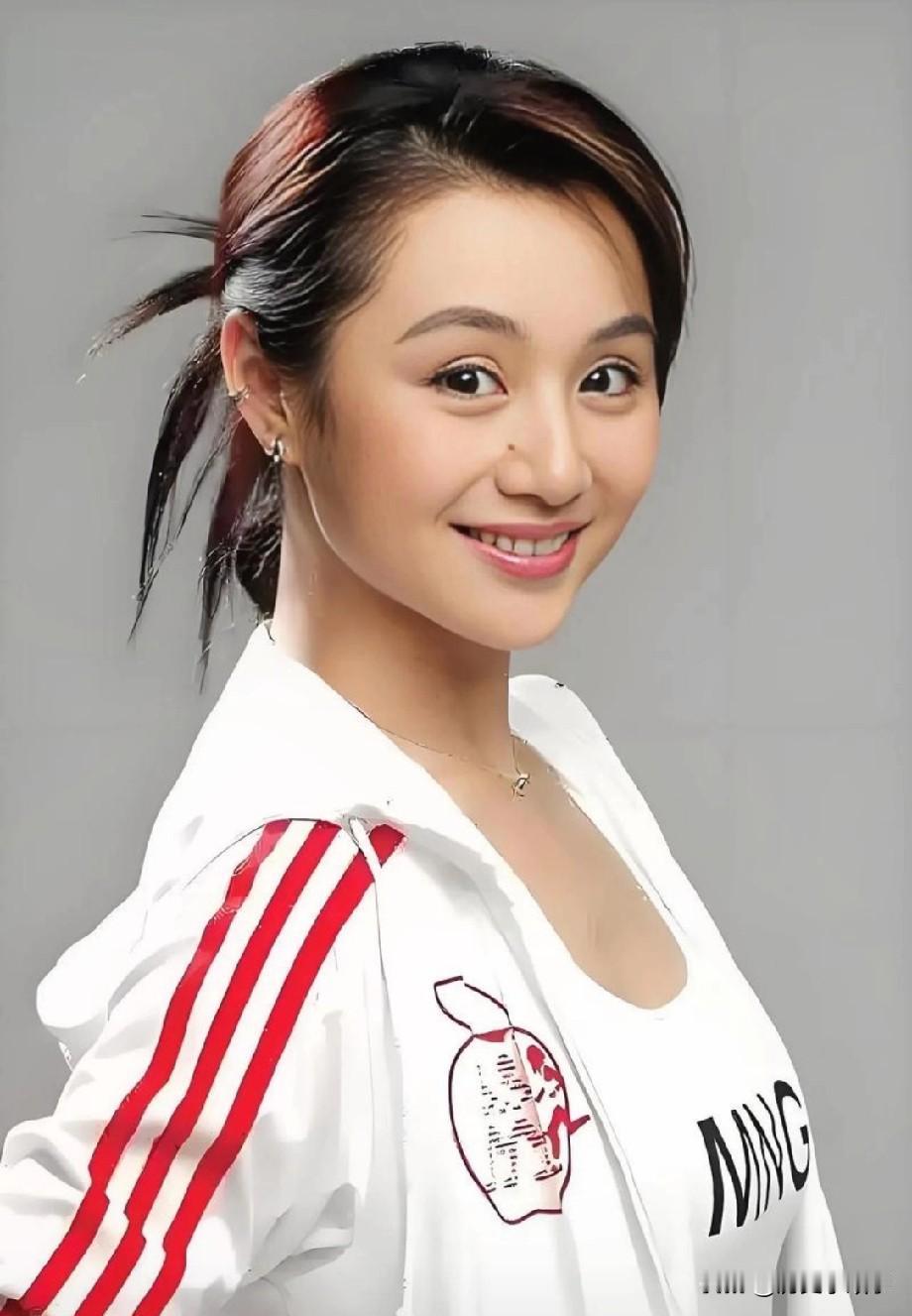 曹颖家的农民房卖给了画家，后来拆迁赔款将近300万，她后悔了，还请律师要求分拆迁