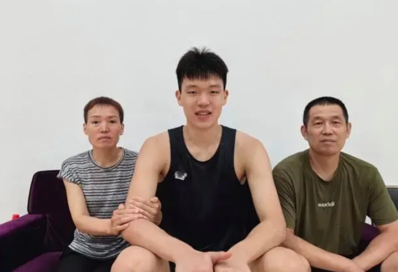 20岁逆袭NBA！杨瀚森父母笑醒：比清华北大还荣耀，中国篮球新希望诞生！