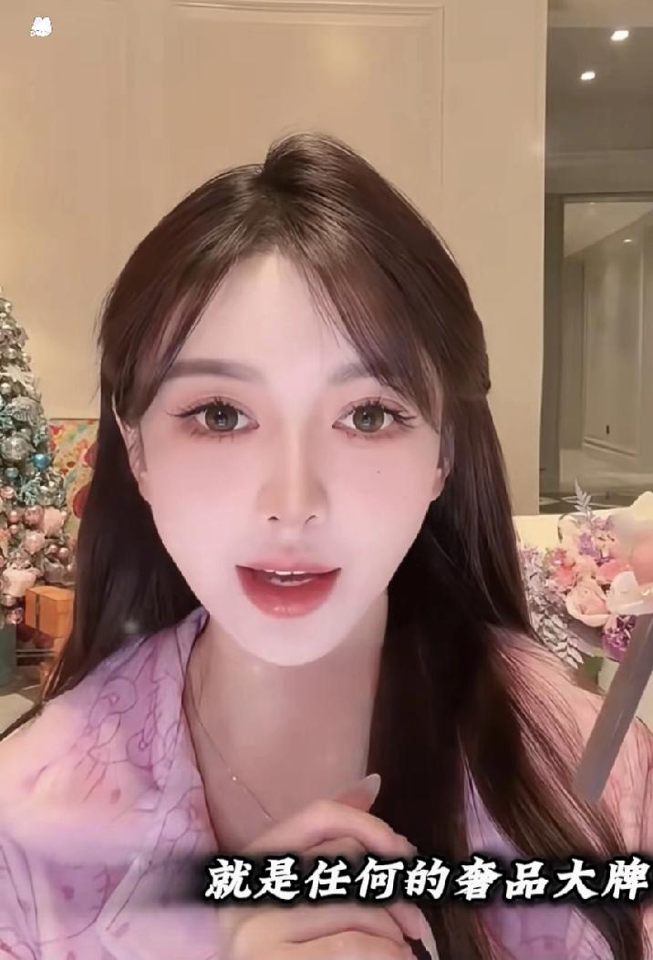 还记得吃蛋糕被全网模仿的叶珂吗？生下了一个小宝宝后，又卷土重来了，卖货卖货。