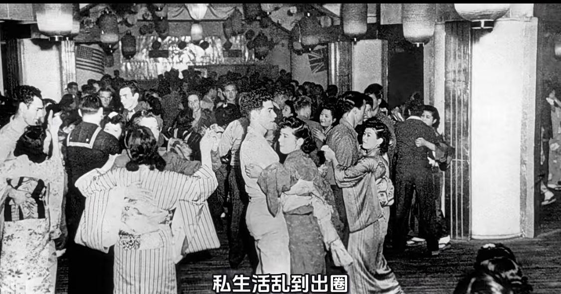 有句话说得好："权力是最好的春药，绝对的权力就是绝对的春药。"麦克阿瑟在日本