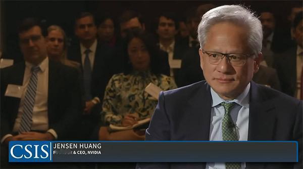 黄仁勋的“五层蛋糕”论：中美AI竞赛，谁在准备盛宴，谁只拿着餐刀？