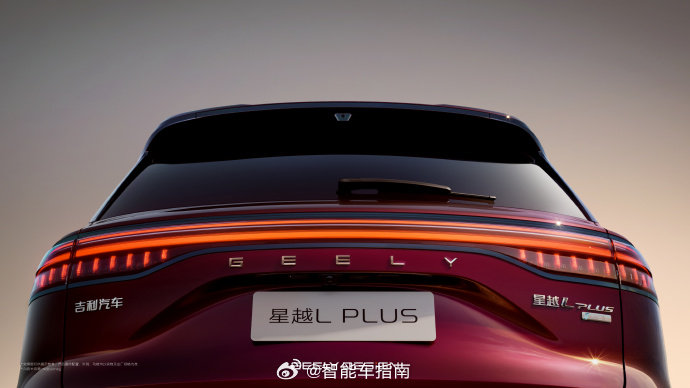 #中大型旗舰智混SUV##星越LPLUS品鉴盛典#星越LPLUS官图曝光，大饼轮毂，双色车身，直瀑式