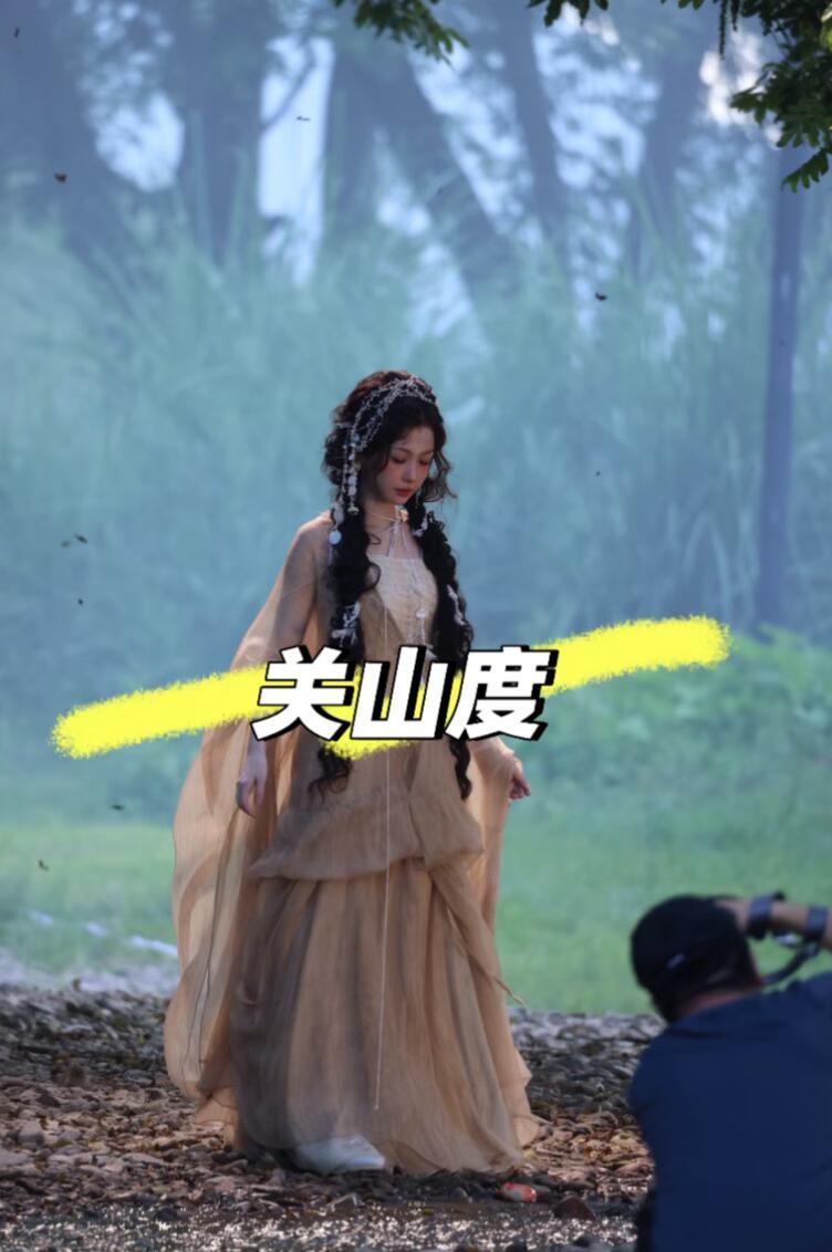 五五分落腰裙的风还是吹到了古装圈