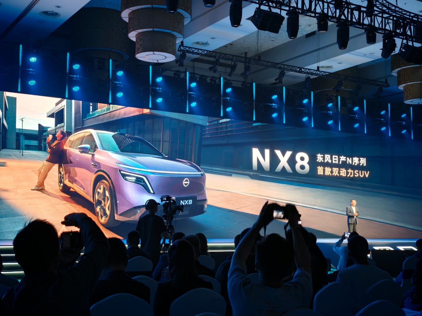 兄弟们，今天我已经在东风日产nx8发布会展厅静态体验了这款车，不知道这款车定位多