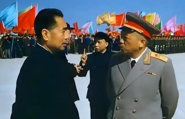 1971年，73岁的彭老总忽然收到国庆礼品，打开一看是2斤桃酥、1罐午餐肉，得知