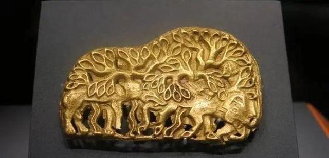 1994年，青海一牧民大白天将妻子拉进屋，妻子见丈夫一副猴急的样子，不屑道：“你