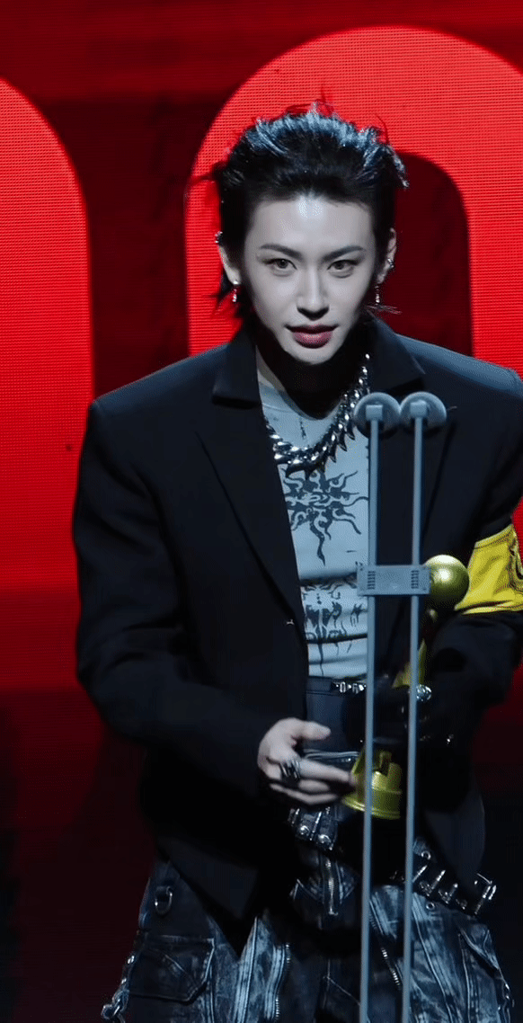 小鬼嘻哈界的漫画脸小鬼用脸证明了什么叫“天赋碾压”！棱角分明的下颌线、深邃的