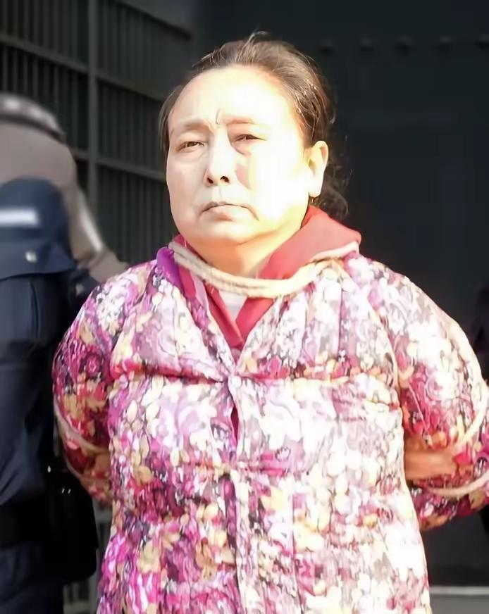 2018年，阳春三月，湖南湘潭，街头肃穆，跨国女毒枭杨克莲被确认身份后，判处死刑