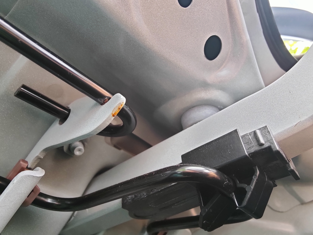 十一代思域后备箱车身生锈一年多的车就这里生锈那里生锈，严重质量问题啊！