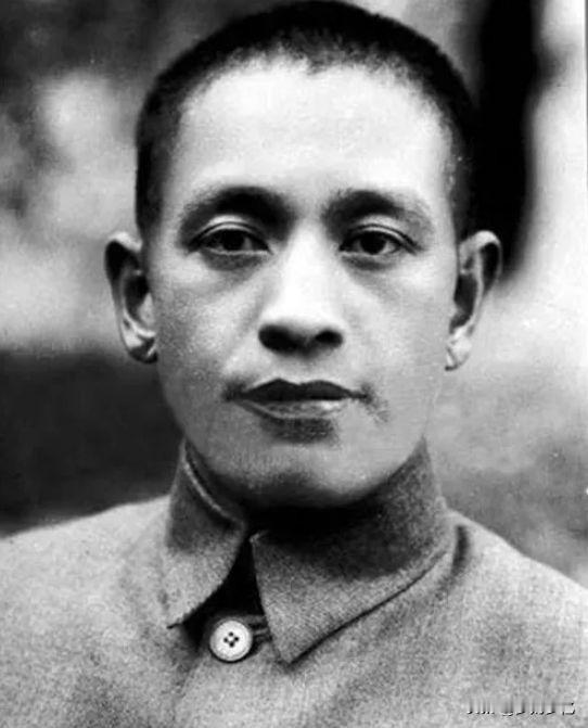 放狠话死战到底，转头孤身跑路！这位国军上将的操作，实在太讽刺成都解放前夕，