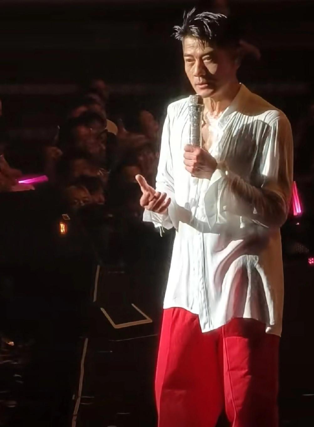 郭富城话中有话，三胎是儿子没跑了！在演唱会上，郭富城坦言自己没有刻意的想要一个