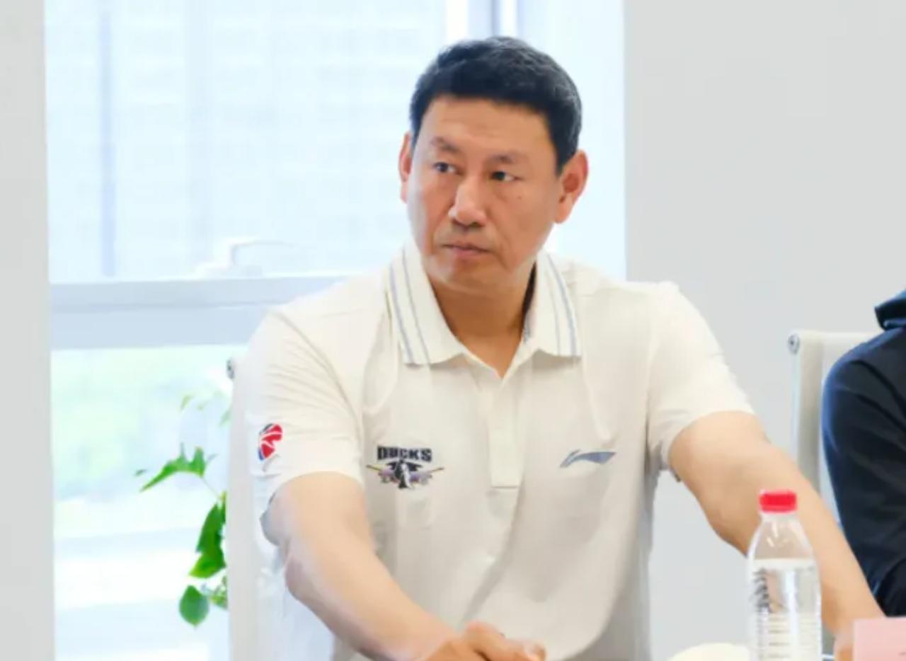 李楠措手不及！CBA季前赛，北京队与浙江队的比赛，双方经过四节PK，最终，北京