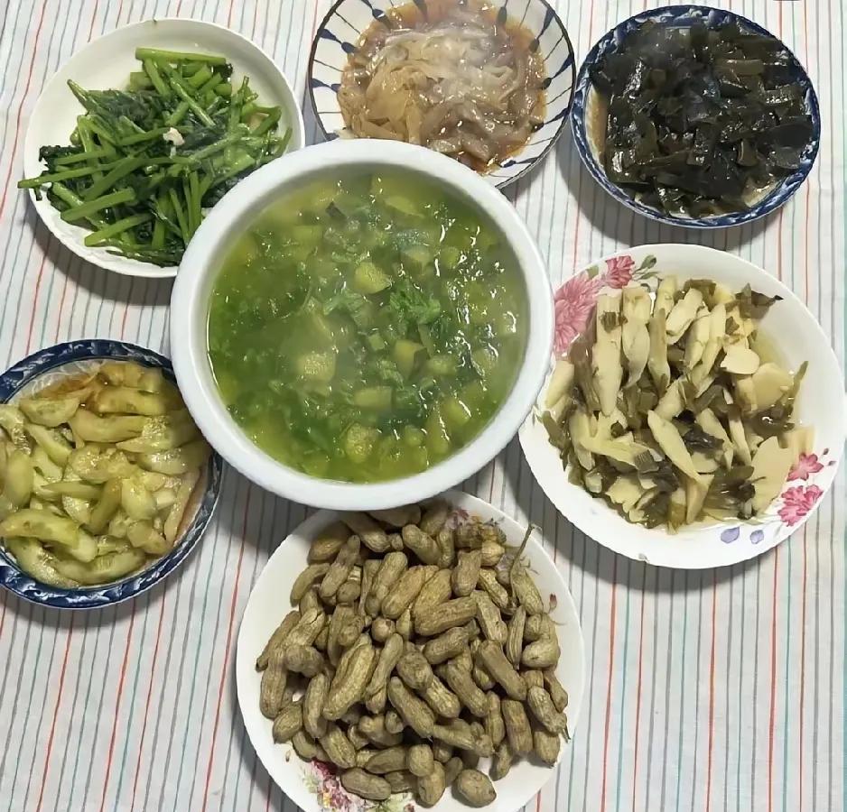 今天的父亲节，我拒绝了儿子和儿媳妇给我发的红包。在往年的每次父亲节，我的儿子和儿