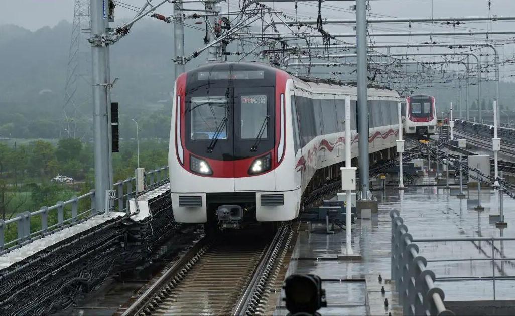 江苏和安徽终于有了跨省地铁，南京开往马鞍山的地铁，也从理想驶入现实。4月22