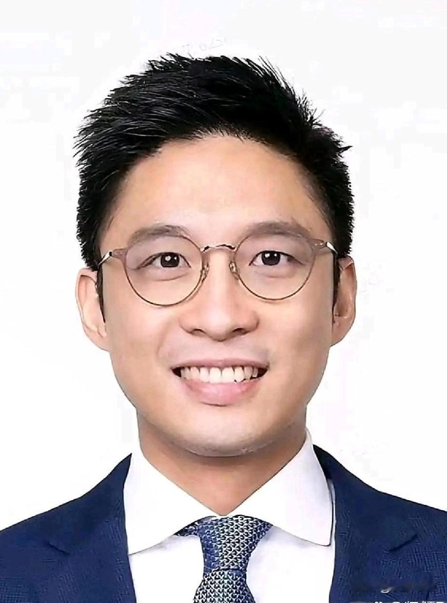 2025年11月其与女星娜然的恋情传闻更是引发热议，以下是他感情之路的关键节点：